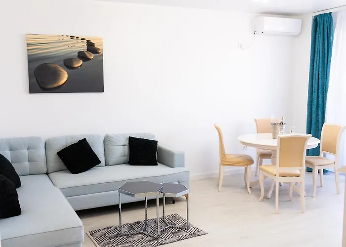 Alexis Spacious Classic Apartment
