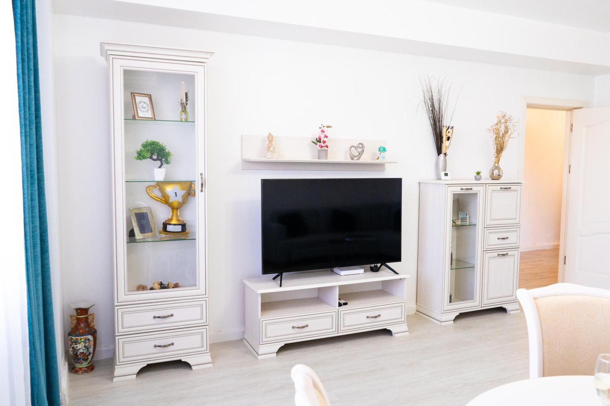 Alexis Spacious Classic Mamaia