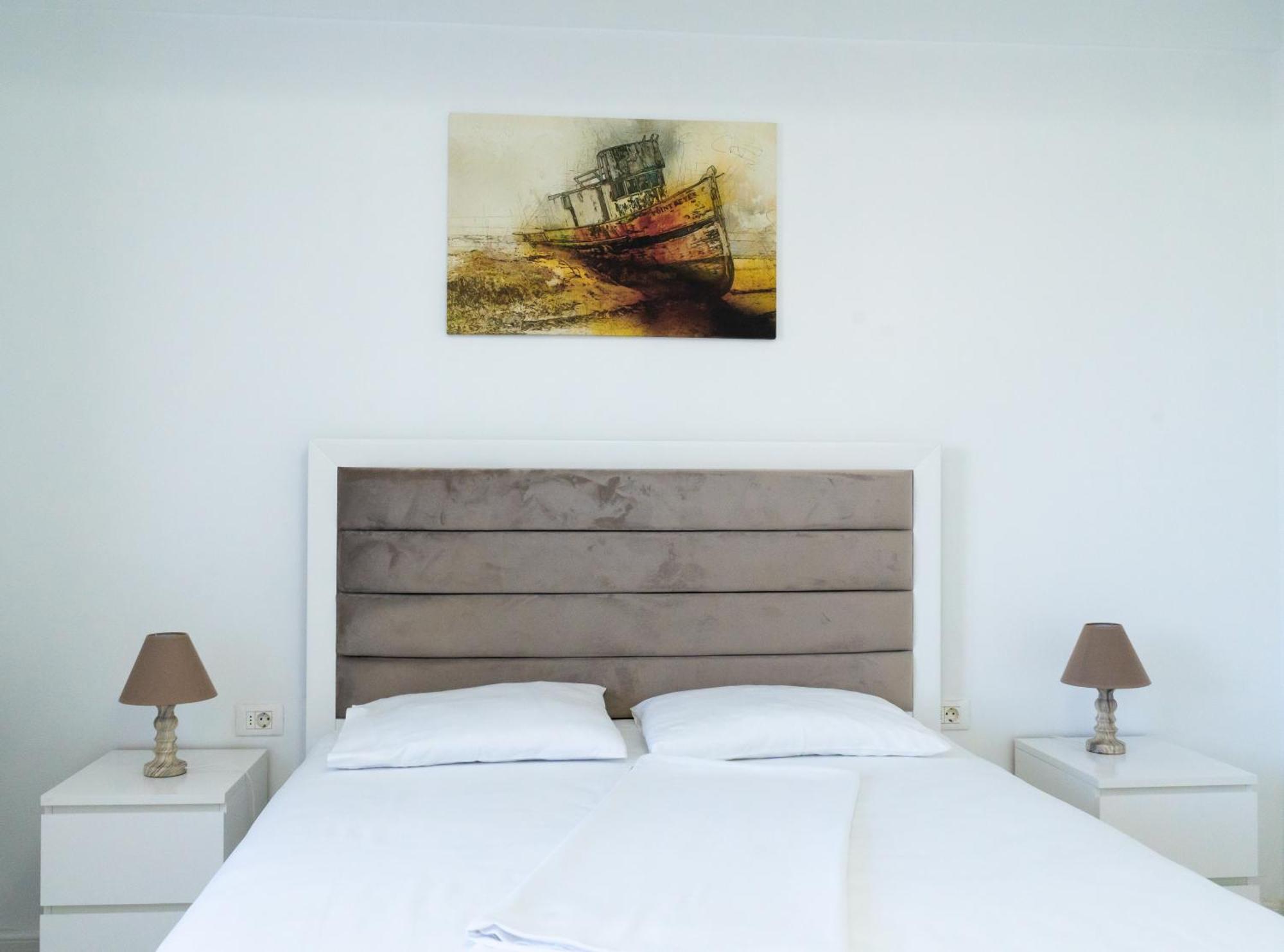 Alexis Spacious Classic Apartment Mamaia