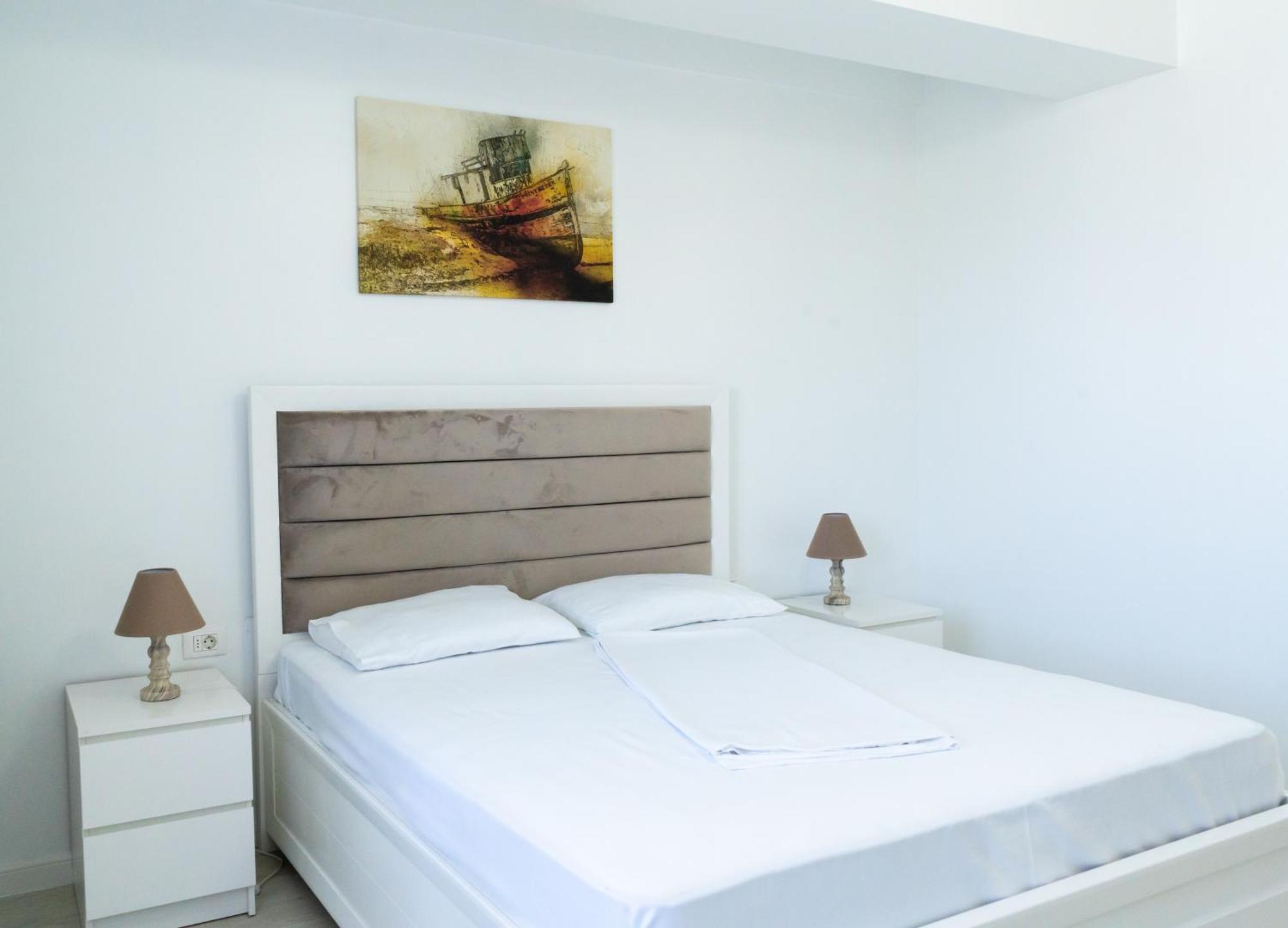 Alexis Spacious Classic Mamaia