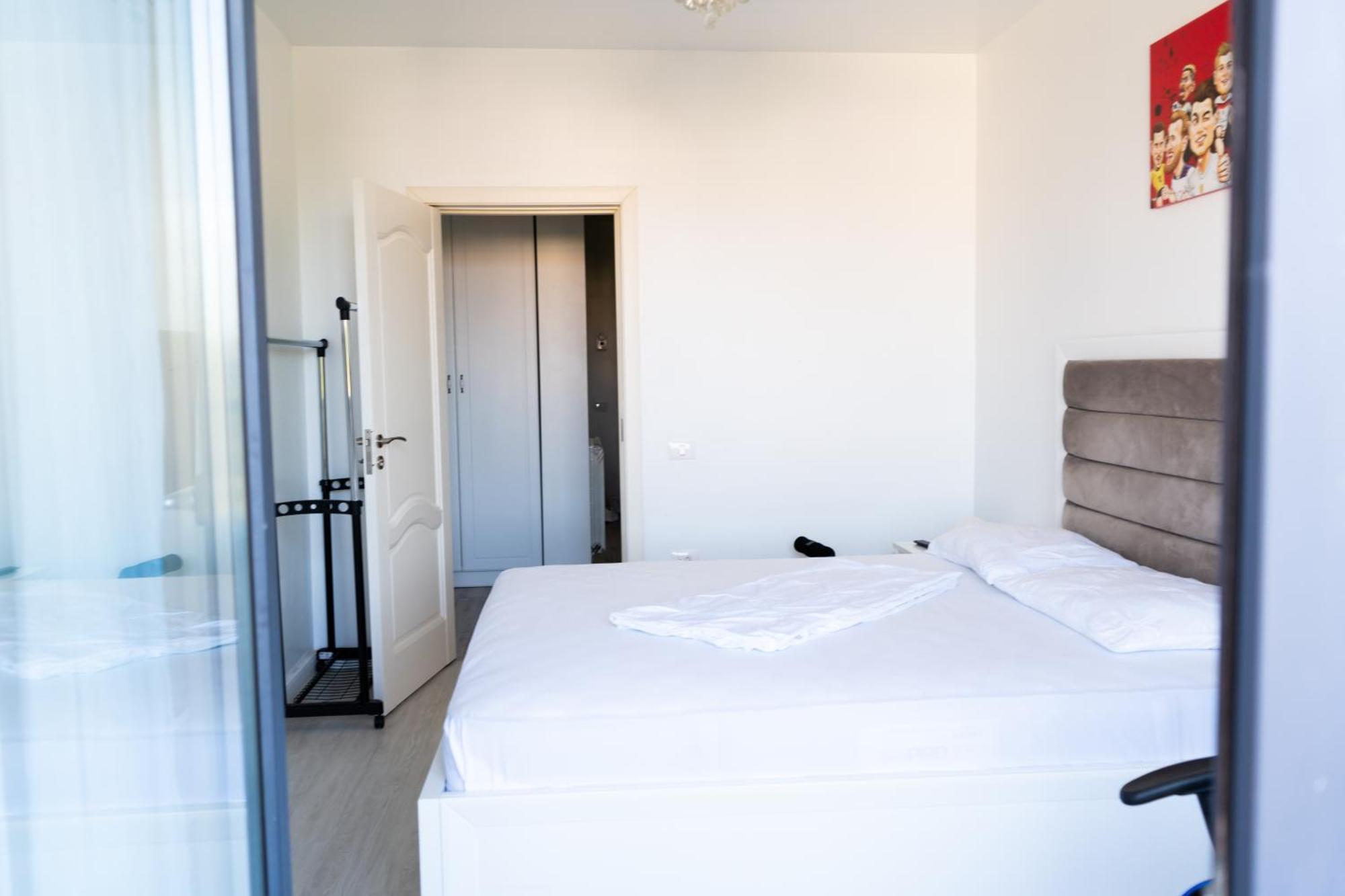 Alexis Spacious Classic Apartment Mamaia